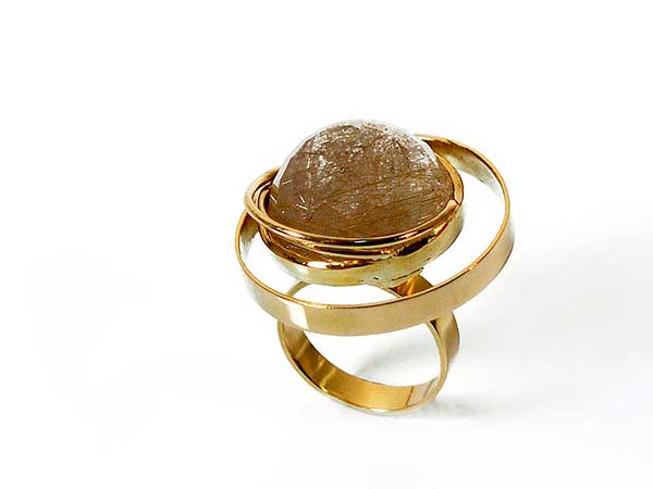 anel em ouro e cristal rutilado