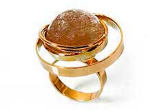 anel em ouro e cristal rutilado